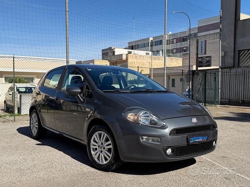 Usata Fiat Punto 77 CV (56 kW) 2015 Grigio Utilitaria