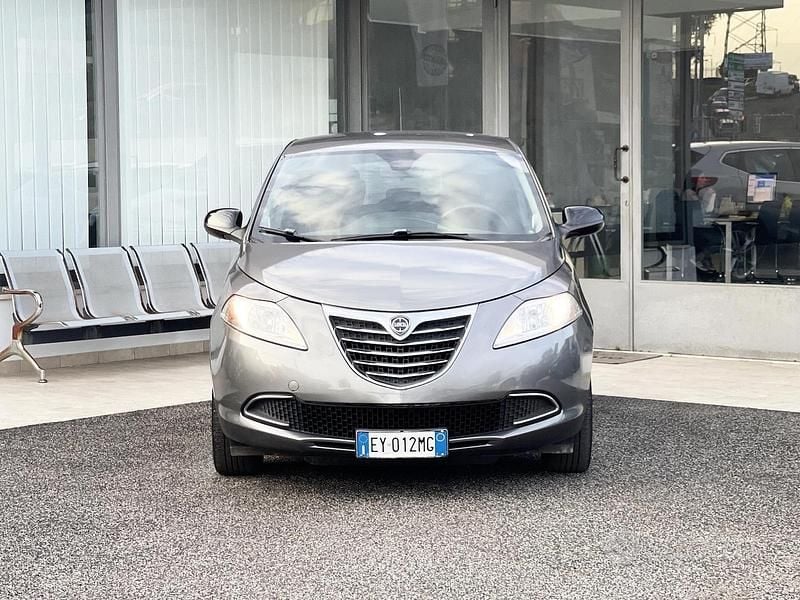 Usata Lancia Ypsilon 69 CV (50 kW) 2015 Grigio Utilitaria