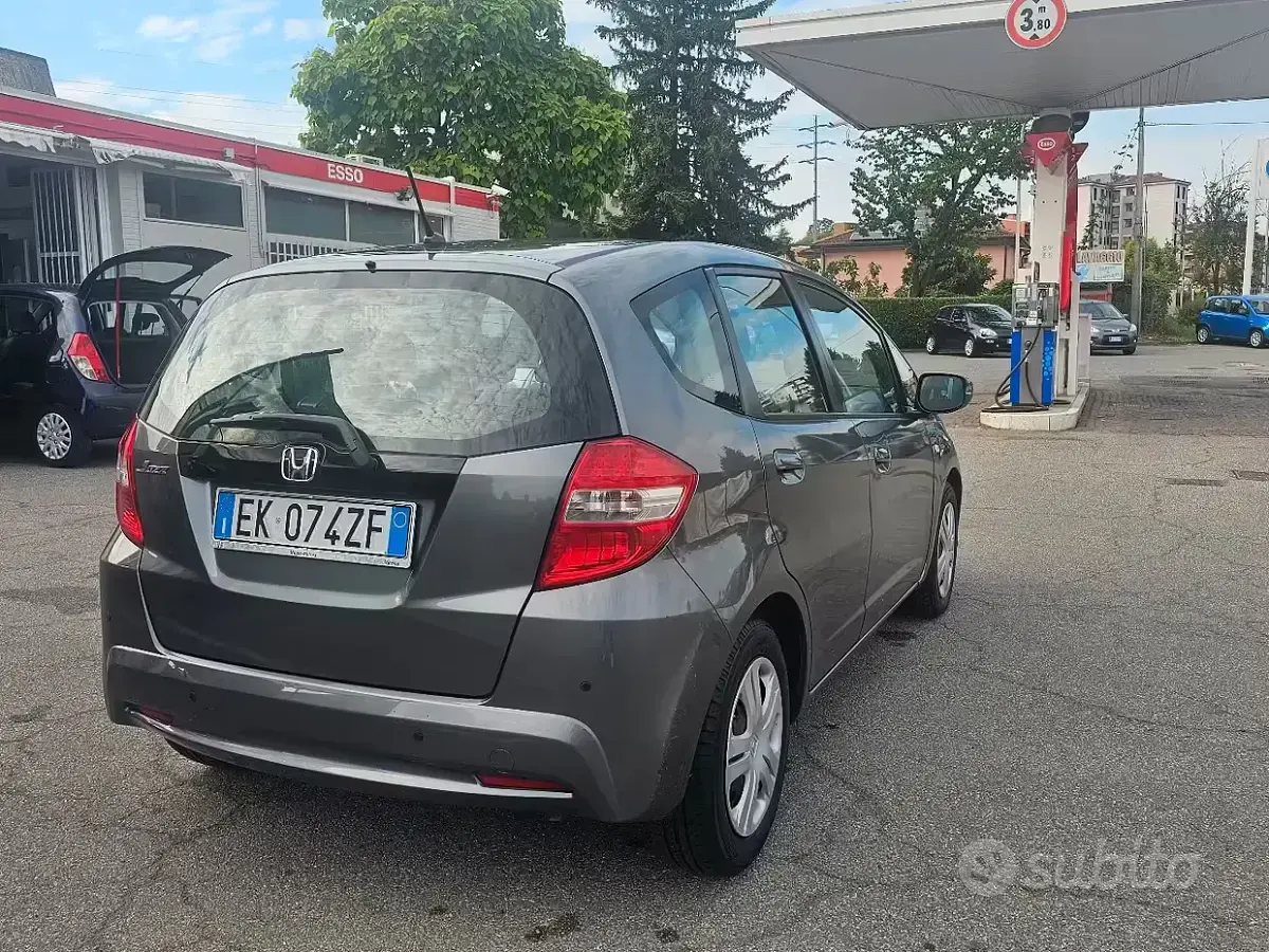 Usata Honda Jazz Trend 90 CV (66 kW) 2011 Grigio Utilitaria