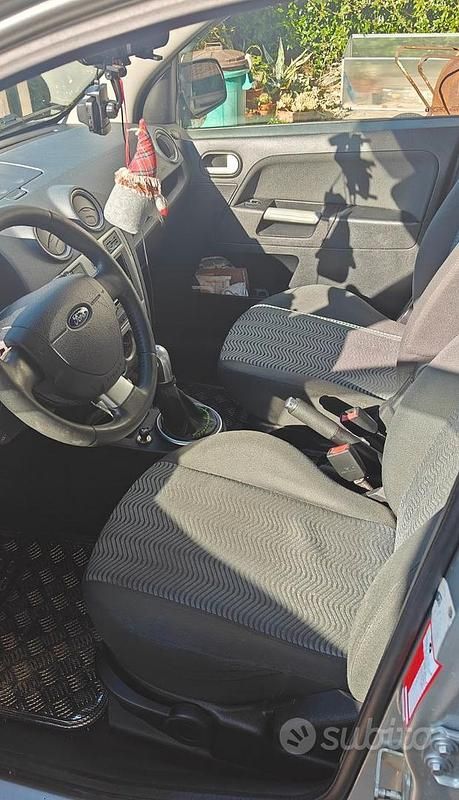 Usata Ford Fusion 68 CV (50 kW) 2010 Grigio Berlina