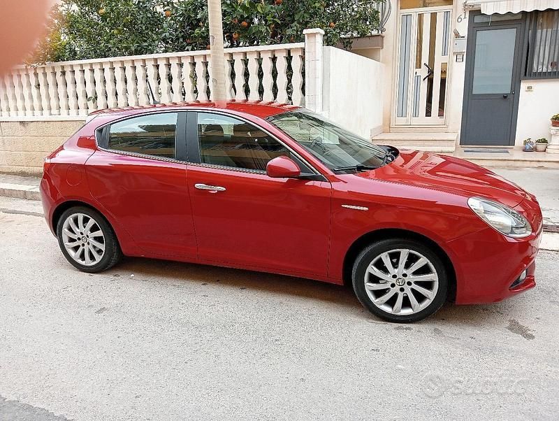 Usata Alfa Romeo Giulietta 109 CV (80 kW) 2015 Rosso Berlina