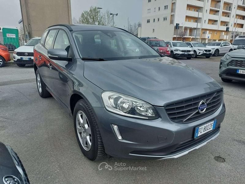 Usado Volvo XC60 Kinetic 150 HP (110 kW) 2016 Cinzento SUV