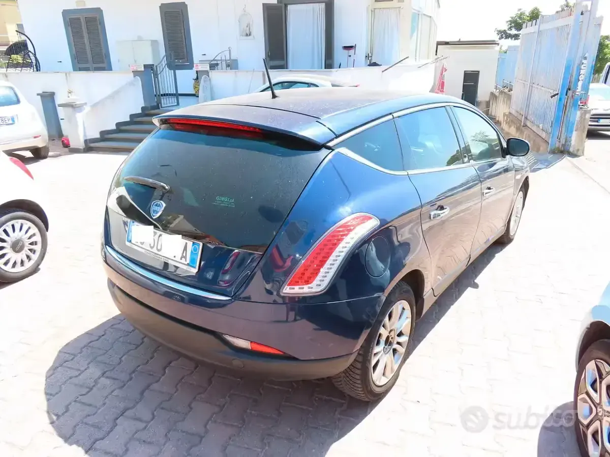 Usata Lancia Delta Gold 120 CV (88 kW) 2011 Bluazzurro Utilitaria