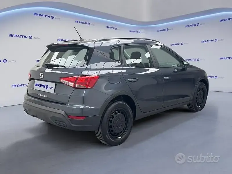 Käytetty Seat Arona Reference 95 HP (69 kW) 2025 Harmaa Katumaasturi