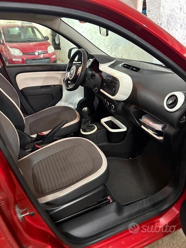 Usata Renault Twingo SE 70 CV (51 kW) 2015 Rosso Utilitaria
