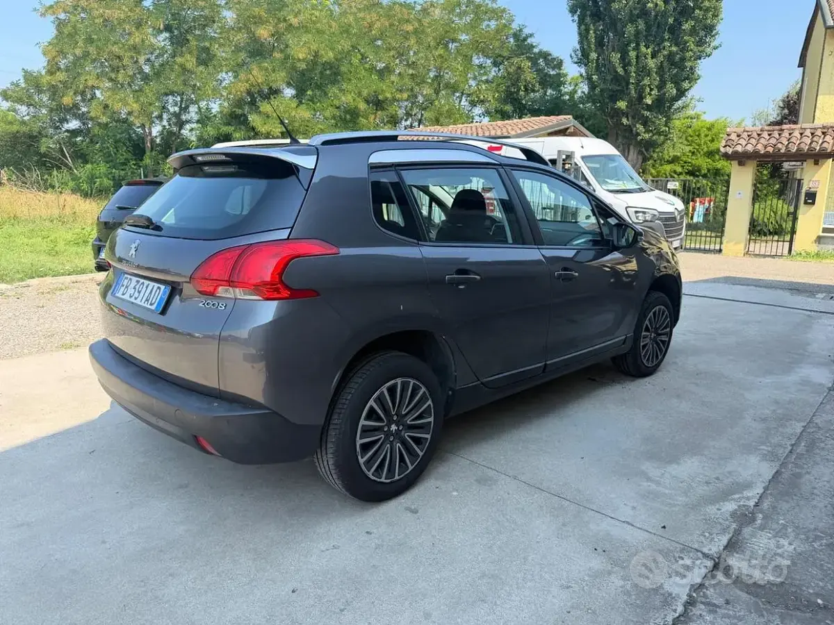 Usata Peugeot 2008 Active 82 CV (60 kW) 2015 Grigio SUV