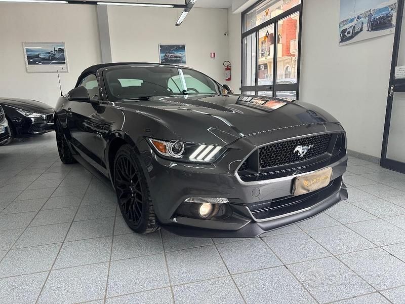 Usata Ford Mustang Convertible 2017 Grigio Cabrio