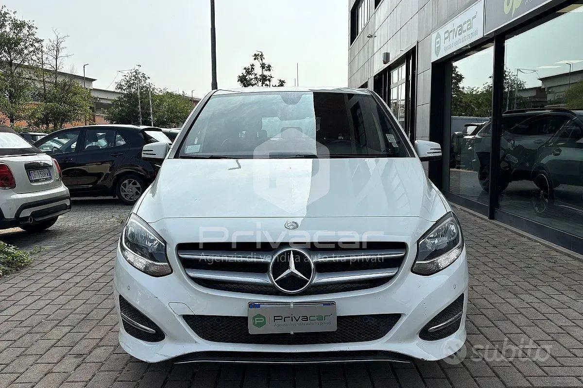 Usata Mercedes B180 109 CV (80 kW) 2015 Bianco Utilitaria