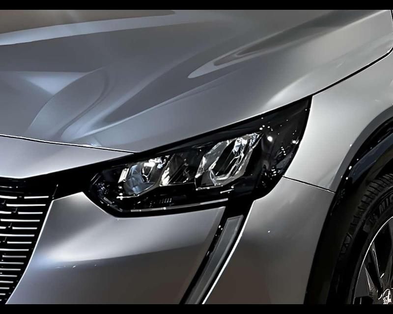 Usata Peugeot e-208 Allure 56 kW (77 CV) 2024 Grigio artense Utilitaria
