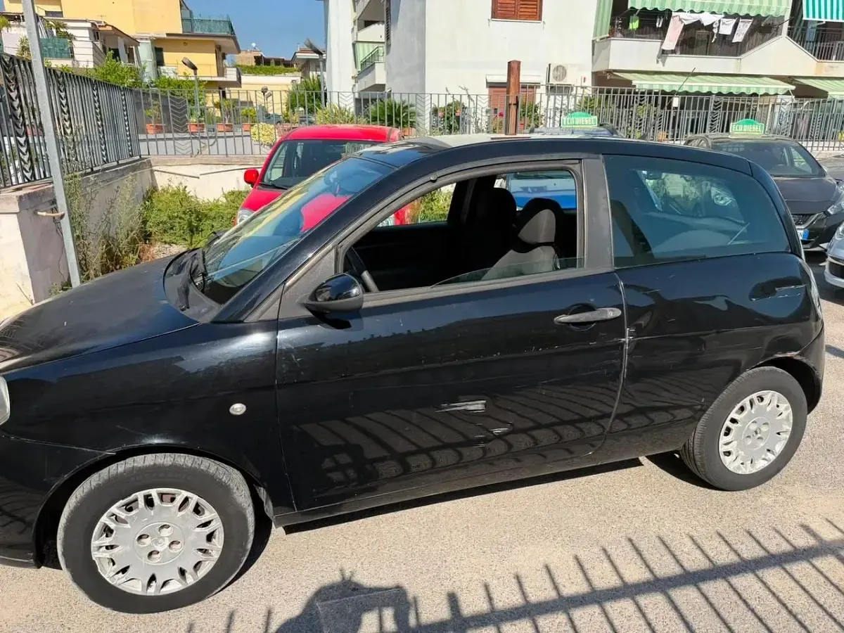 Usata Lancia Ypsilon 69 CV (50 kW) 2006 Nero Utilitaria