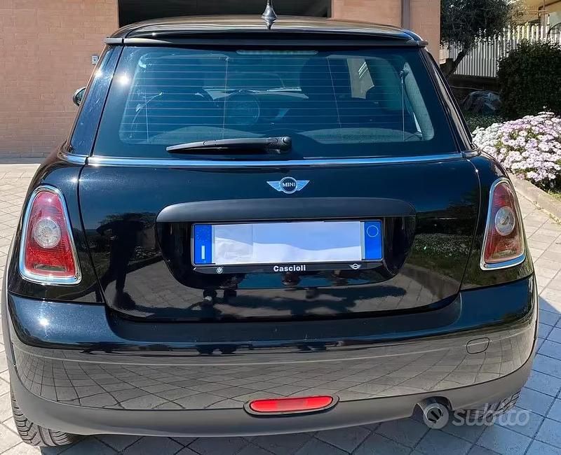 Begagnad Mini ONE 75 HK (55 kW) 2010 Svart Halvkombi