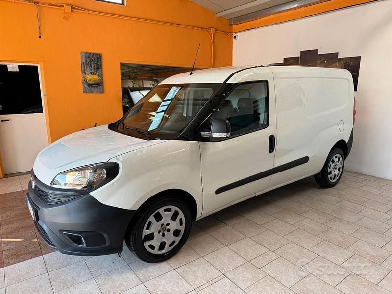Usata Fiat Doblò S 105 CV (77 kW) 2021 Bianco Monovolume