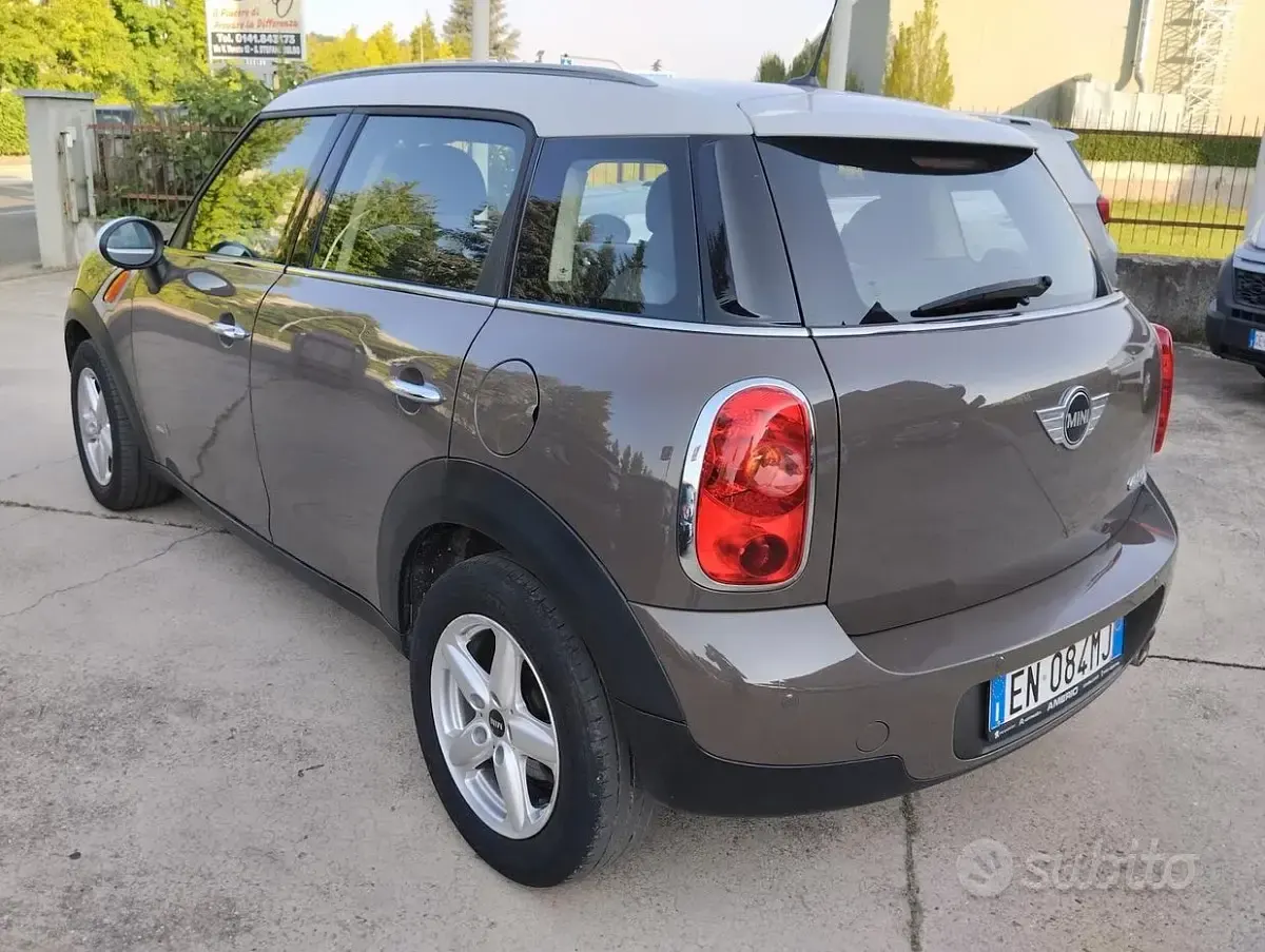 Usata Mini Cooper Countryman 111 CV (81 kW) 2012 Marrone SUV