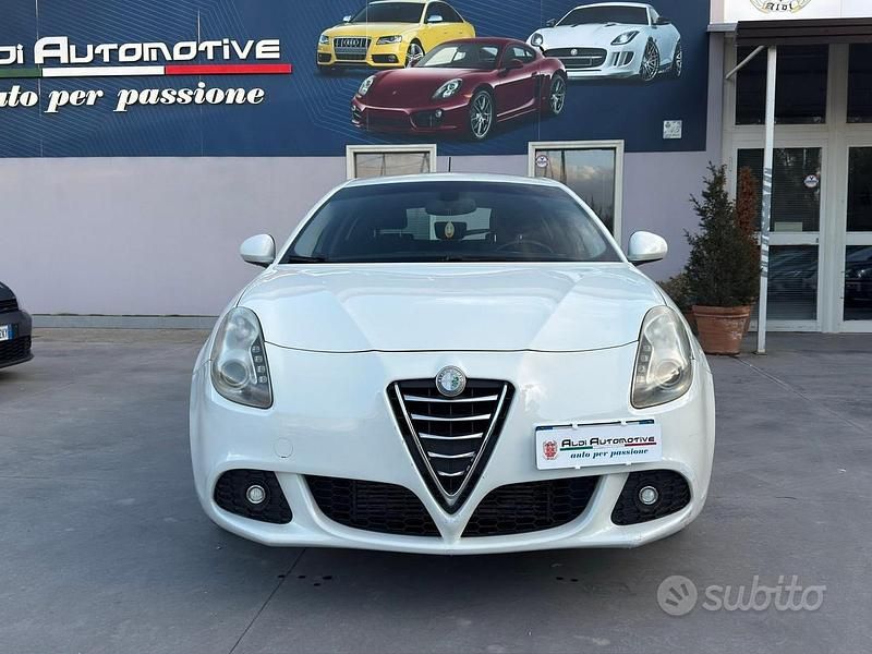 Usata Alfa Romeo Giulietta Distinctive 105 CV (77 kW) 2011 Bianco Utilitaria