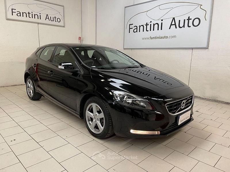 Nero Usata 2018 Volvo V40 Business Edition Tre volumi | 12.500 € (Buon prezzo) - Immagine 1/4