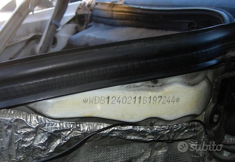 Usata Mercedes E200 186 CV (136 kW) 2000 Bianco Berlina