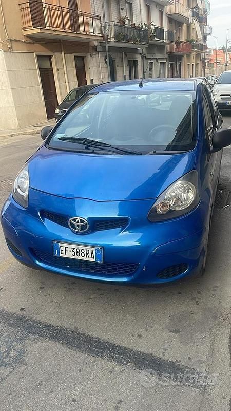 Usata Toyota Aygo 2011 Blu Utilitaria