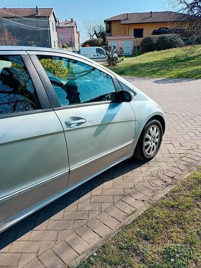 Usata Mercedes A180 116 CV (85 kW) 2009 Grigio Berlina