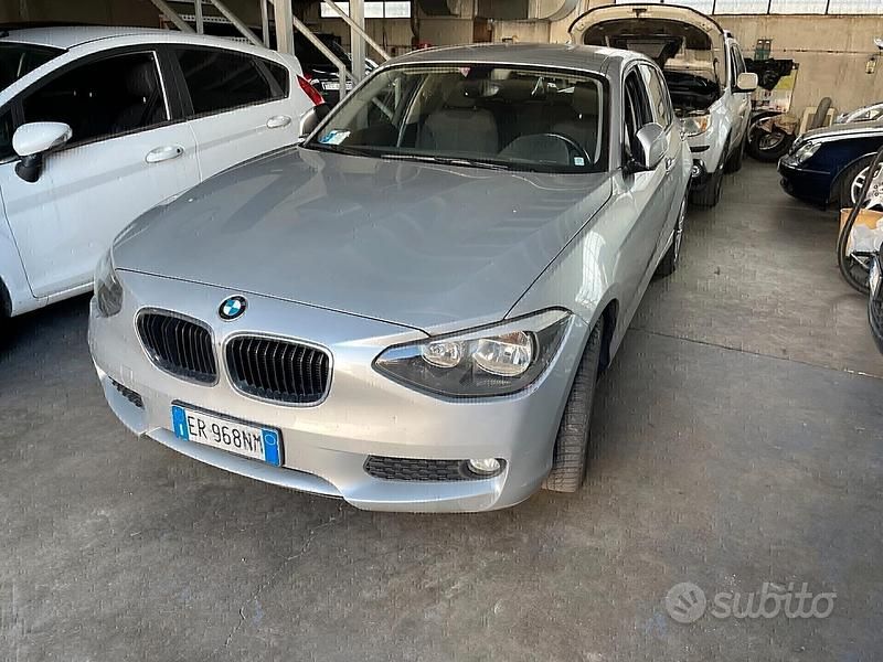 Argento Usata 2013 BMW 116 Efficient Dynamics Due volumi | 9990 € (Buon prezzo) - Immagine 1/4