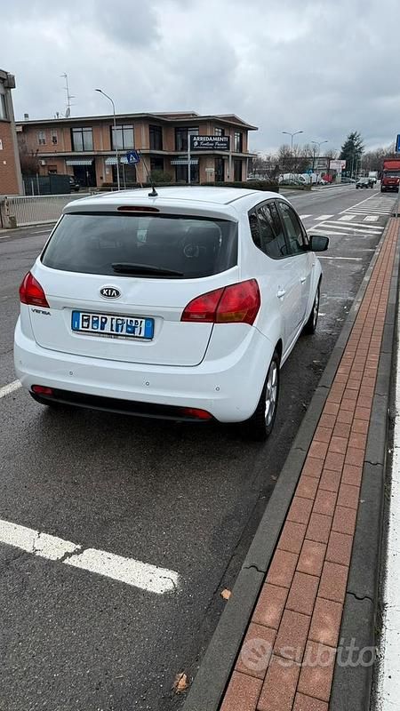 Usata Kia Venga LX 90 CV (66 kW) 2010 Bianco Utilitaria