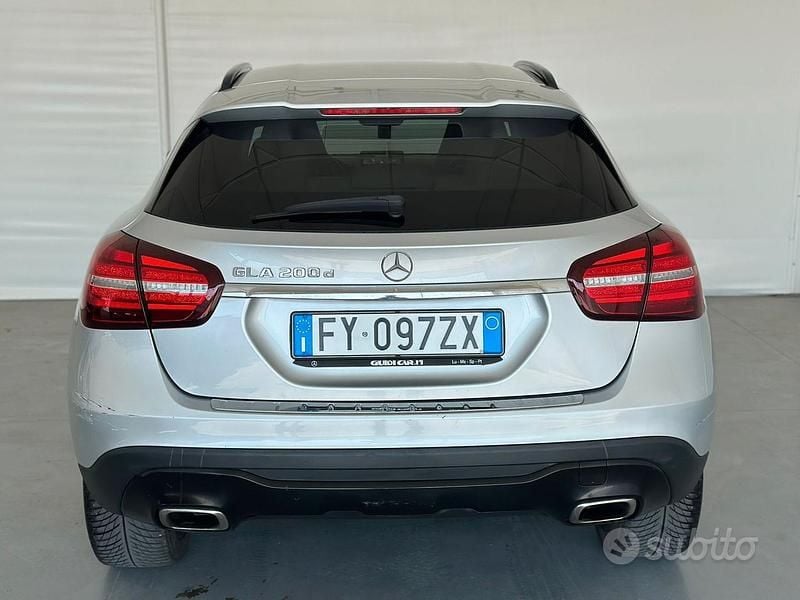 Begagnad Mercedes GLA200 Executive 136 HK (100 kW) 2019 Grå SUV