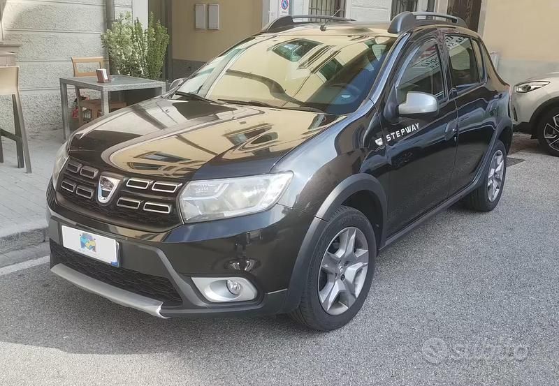Usata Dacia Sandero Stepway 90 CV (66 kW) 2017 Nero Berlina