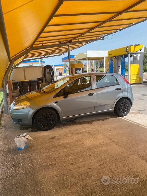 Usata Fiat Grande Punto 75 CV (55 kW) 2008 Grigio Utilitaria