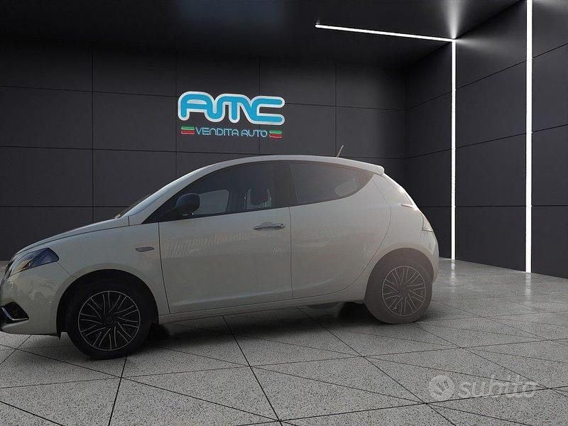 Gebraucht Lancia Ypsilon S 69 PS (50 kW) 2023 Weiß Kleinwagen