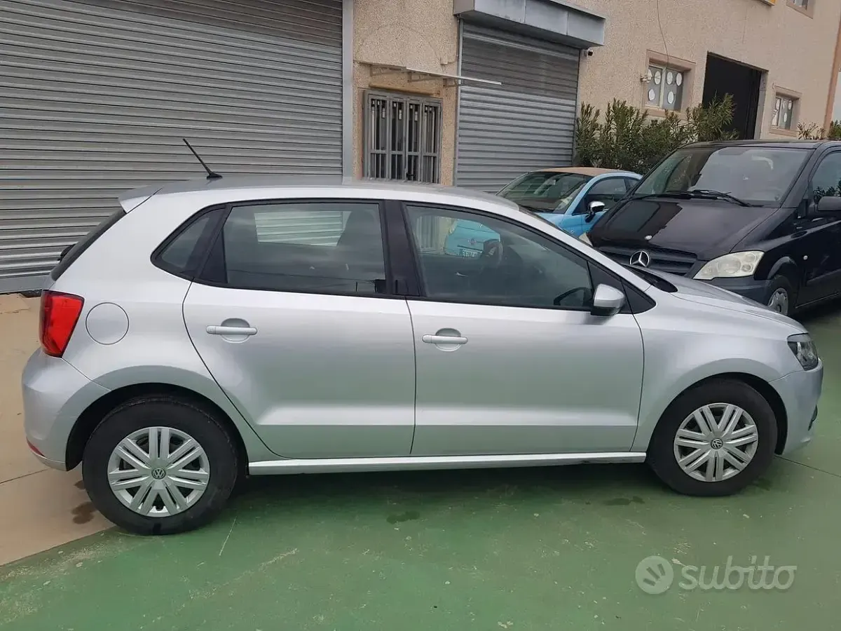Usata VW Polo Trendline 75 CV (55 kW) 2017 Grigio Berlina