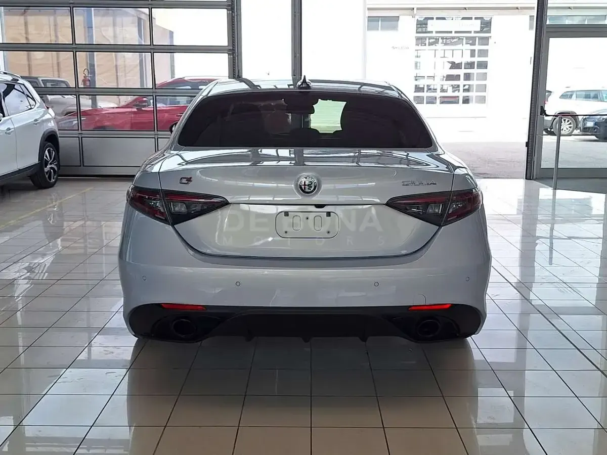 Nouă Alfa Romeo Giulia Veloce 209 CP (153 kW) 2026 Gri Berlinǎ