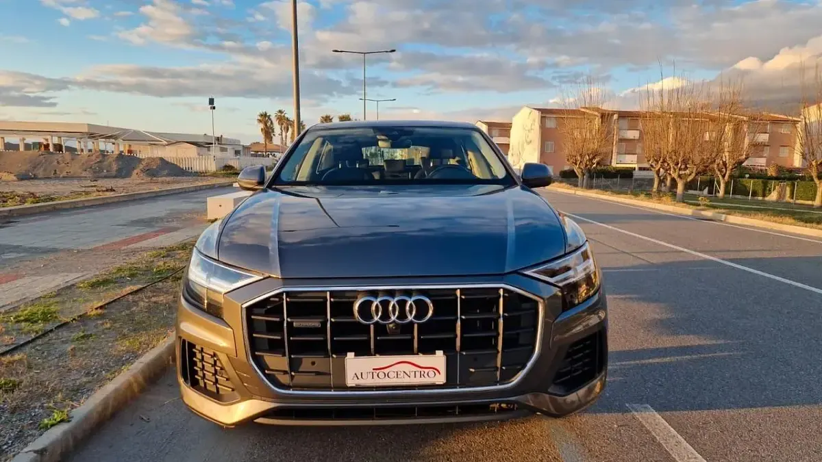 Usata Audi Q8 Sport 231 CV (169 kW) 2019 Grigio SUV