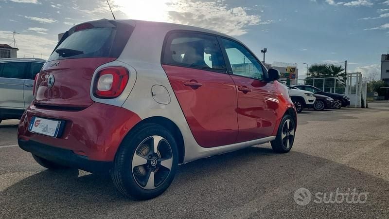 Usata Smart ForFour Prime 70 CV (51 kW) 2015 Rosso Utilitaria