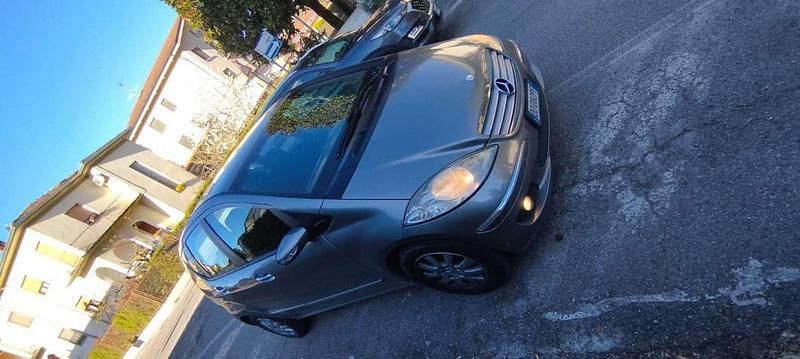 Begagnad Mercedes 180 Elegance 109 HK (80 kW) 2006 Grå Sedan