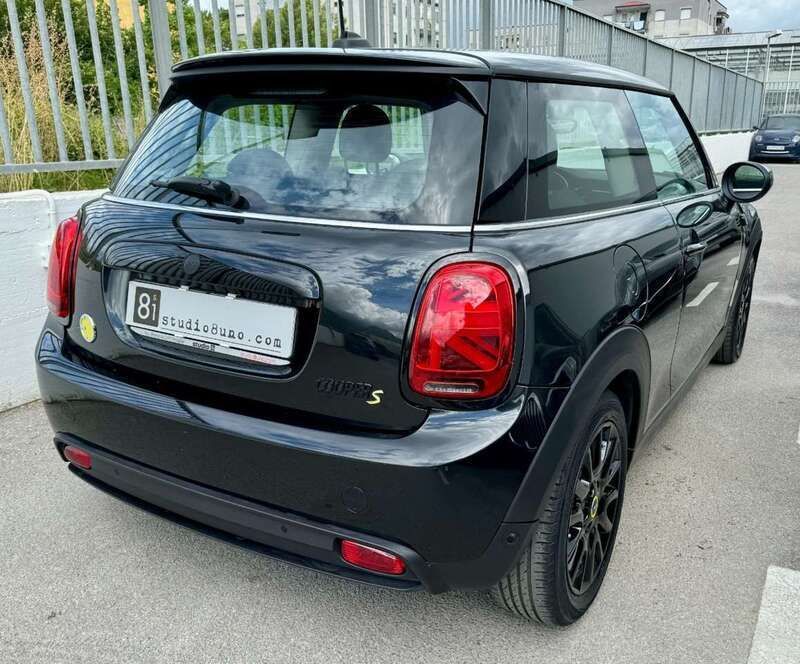 Usata Mini Cooper SE Classic 75 kW (102 CV) 2023 Nero Utilitaria