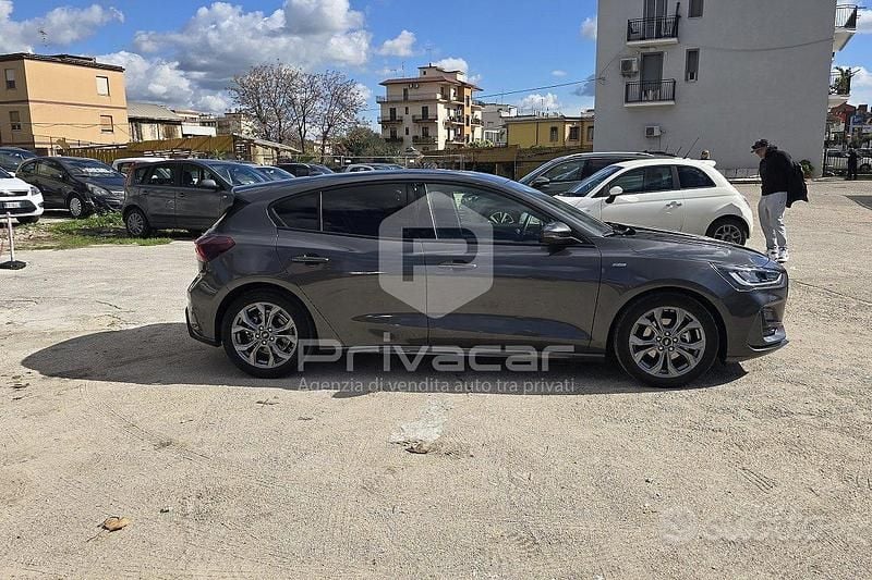Usata Ford Focus ST-Line 125 CV (91 kW) 2023 Grigio Utilitaria