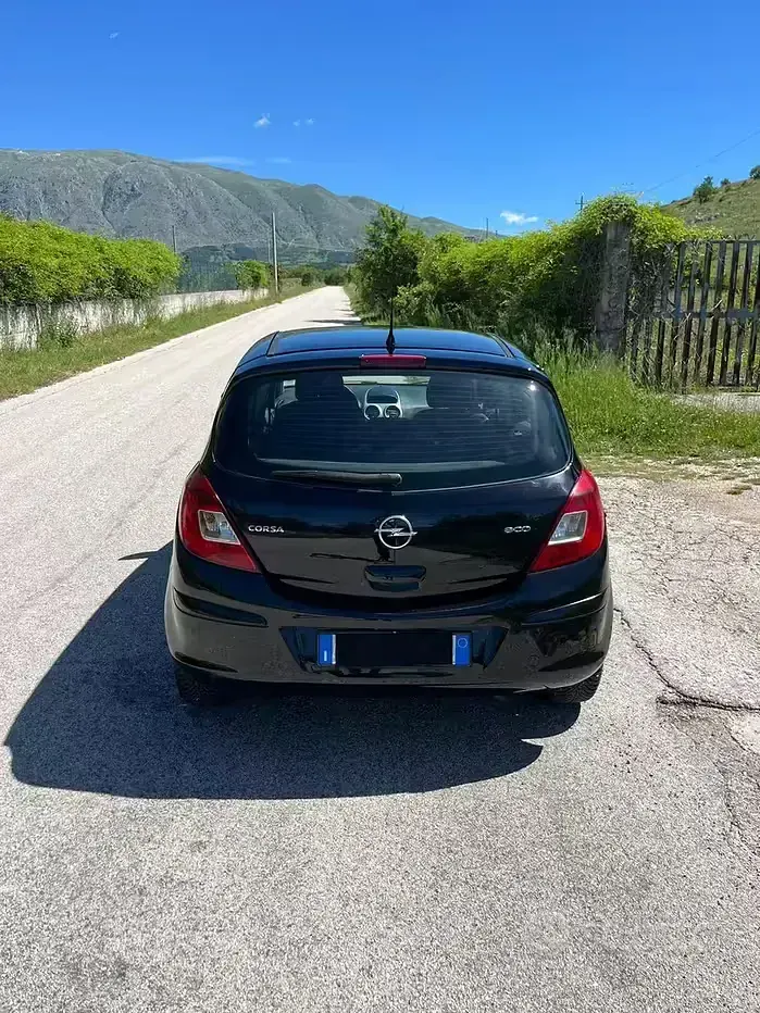 Usata Opel Corsa 69 CV (50 kW) 2010 Nero Utilitaria