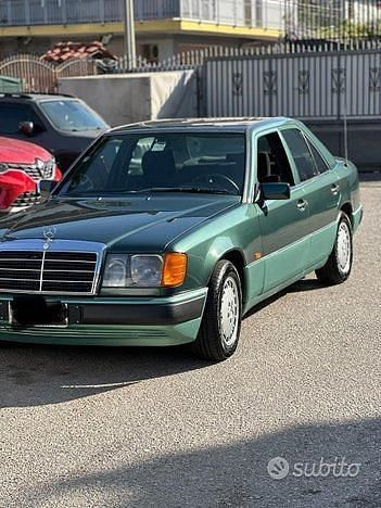 Usata Mercedes E200 122 CV (89 kW) 1991 Verde Berlina