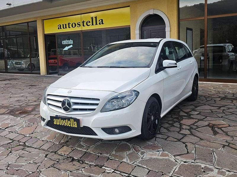 Bianco Usata 2013 Mercedes B180 Executive Monovolume | 8300 € (Buon prezzo) - Immagine 1/4
