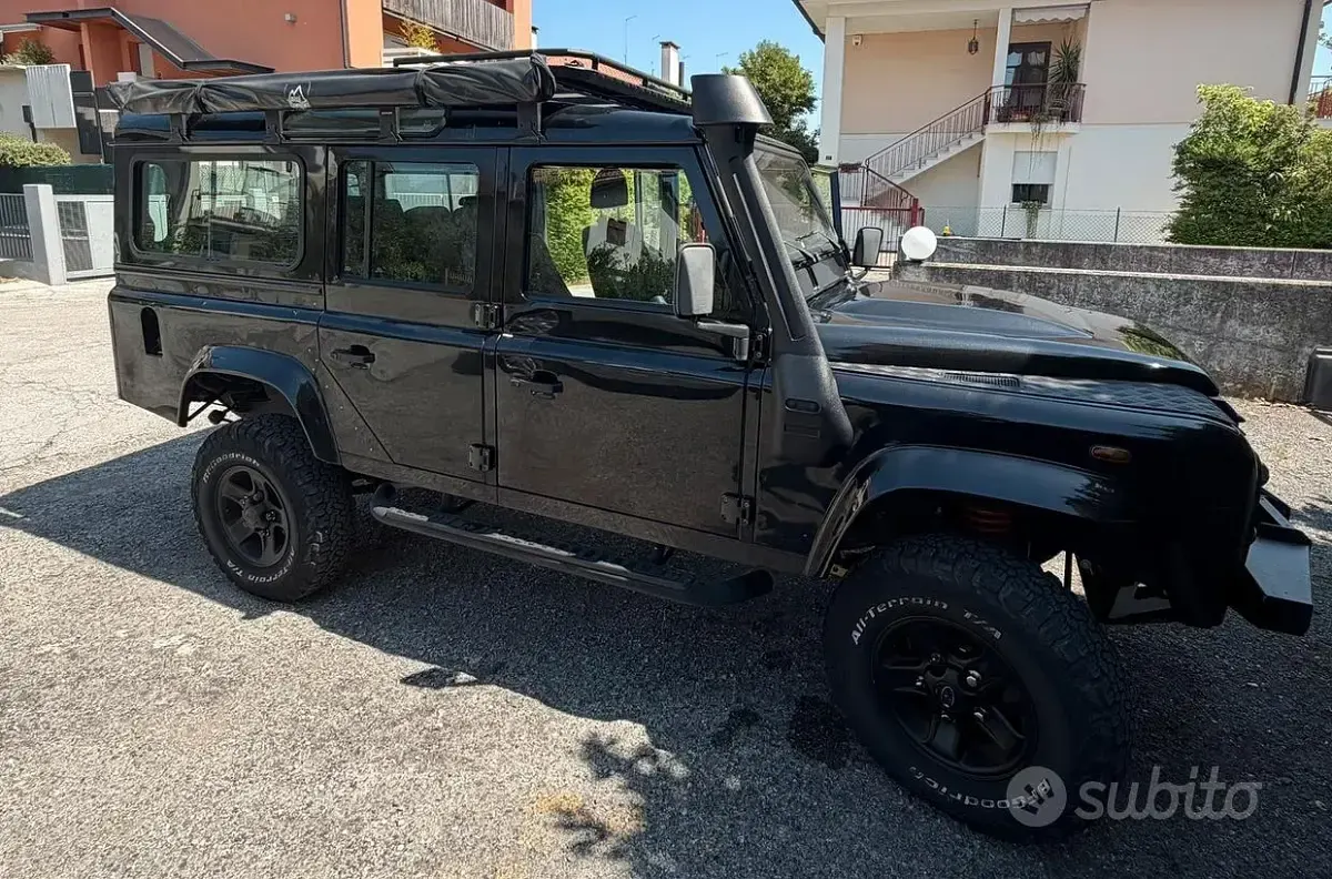 Usata Land Rover Defender 68 CV (50 kW) 2009 Nero SUV