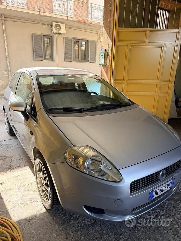 Usata Fiat Grande Punto 65 CV (47 kW) 2009 Grigio Utilitaria