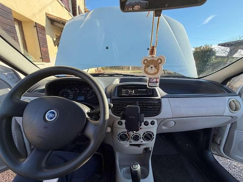 Usata Fiat Punto Active 69 CV (50 kW) 2004 Utilitaria