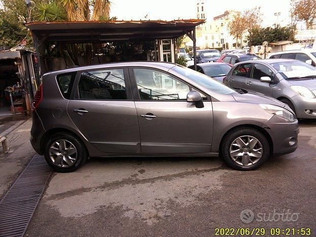 Usata Renault Scénic III 110 CV (80 kW) 2011 Grigio Monovolume