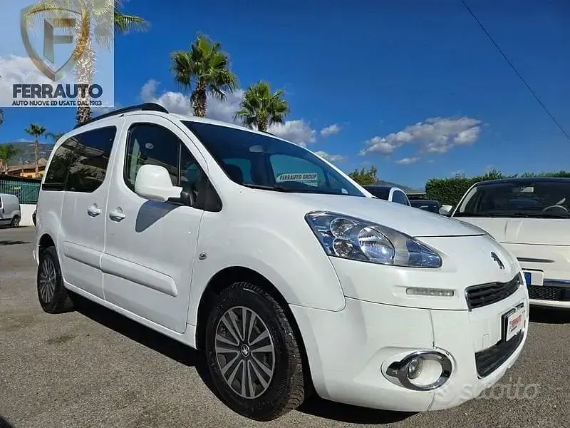 Usata Peugeot Partner Outdoor 115 CV (84 kW) 2012 Bianco Monovolume