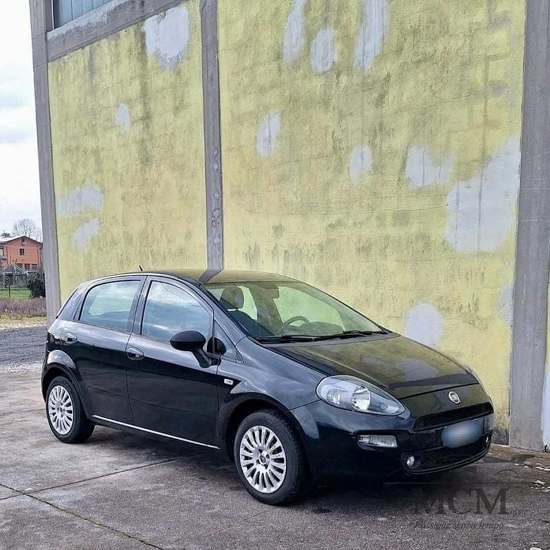 Nero Usata 2014 Fiat Grande Punto Due volumi | 4500 € (Buon prezzo) - Immagine 1/4