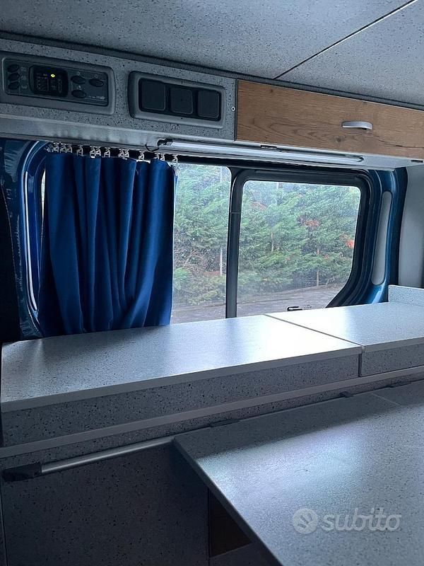 Usata Opel Vivaro 2006 Blu Monovolume