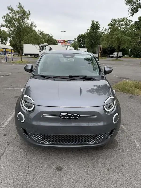 Begagnad Fiat 500e Icon 42 kW (58 HK) 2021 Grå Halvkombi