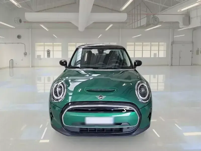 Usata Mini Cooper SE Classic 75 kW (102 CV) 2022 Verde Utilitaria