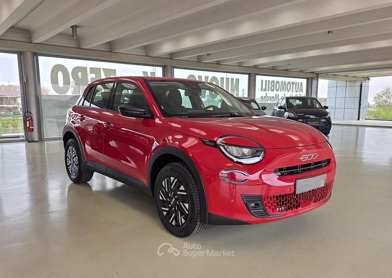 Nuova Fiat 600 Comfort 101 CV (74 kW) 2025 Rosso SUV