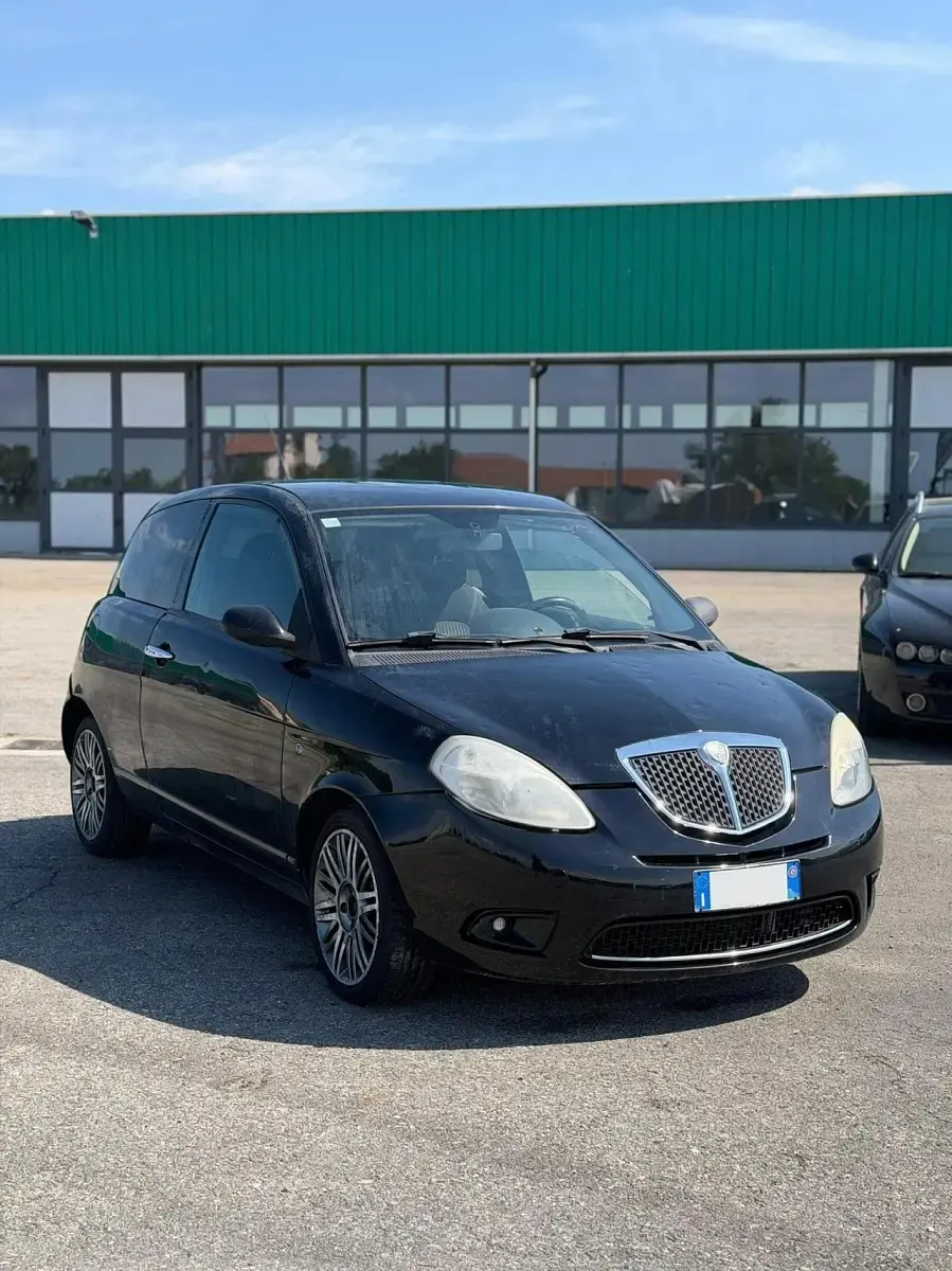 Usata Lancia Ypsilon 75 CV (55 kW) 2009 Nero Utilitaria