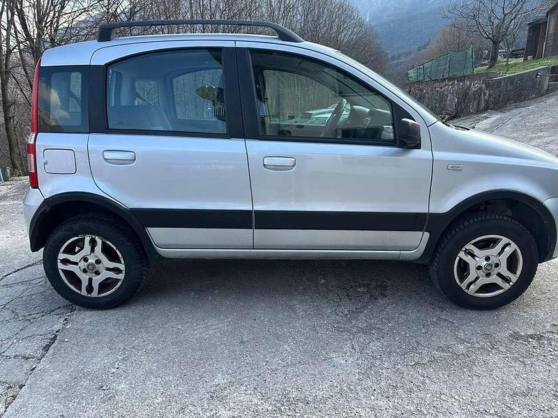 Usata Fiat Panda 4x4 Climbing 69 CV (50 kW) 2007 Utilitaria